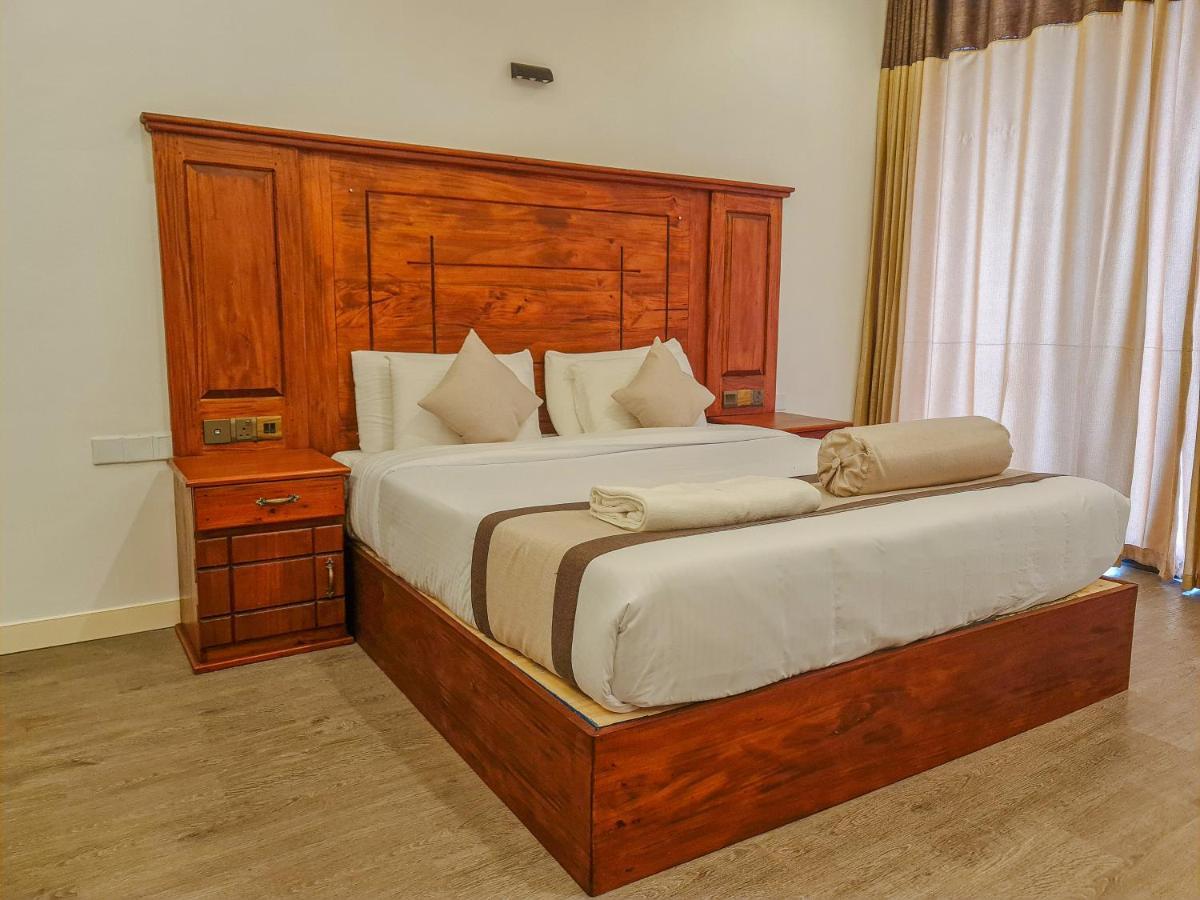 Top Rich Hotel Νουβάρα Ελίγια Εξωτερικό φωτογραφία