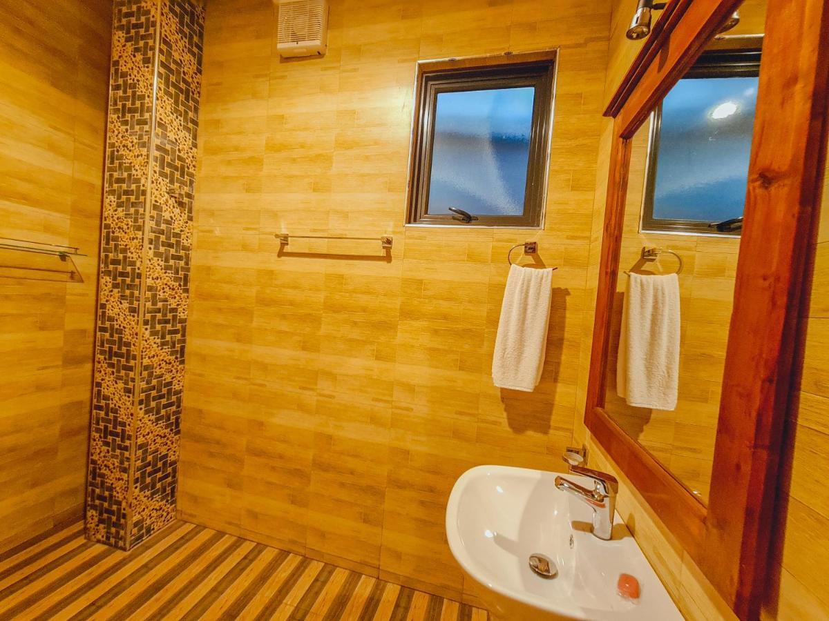 Top Rich Hotel Νουβάρα Ελίγια Εξωτερικό φωτογραφία