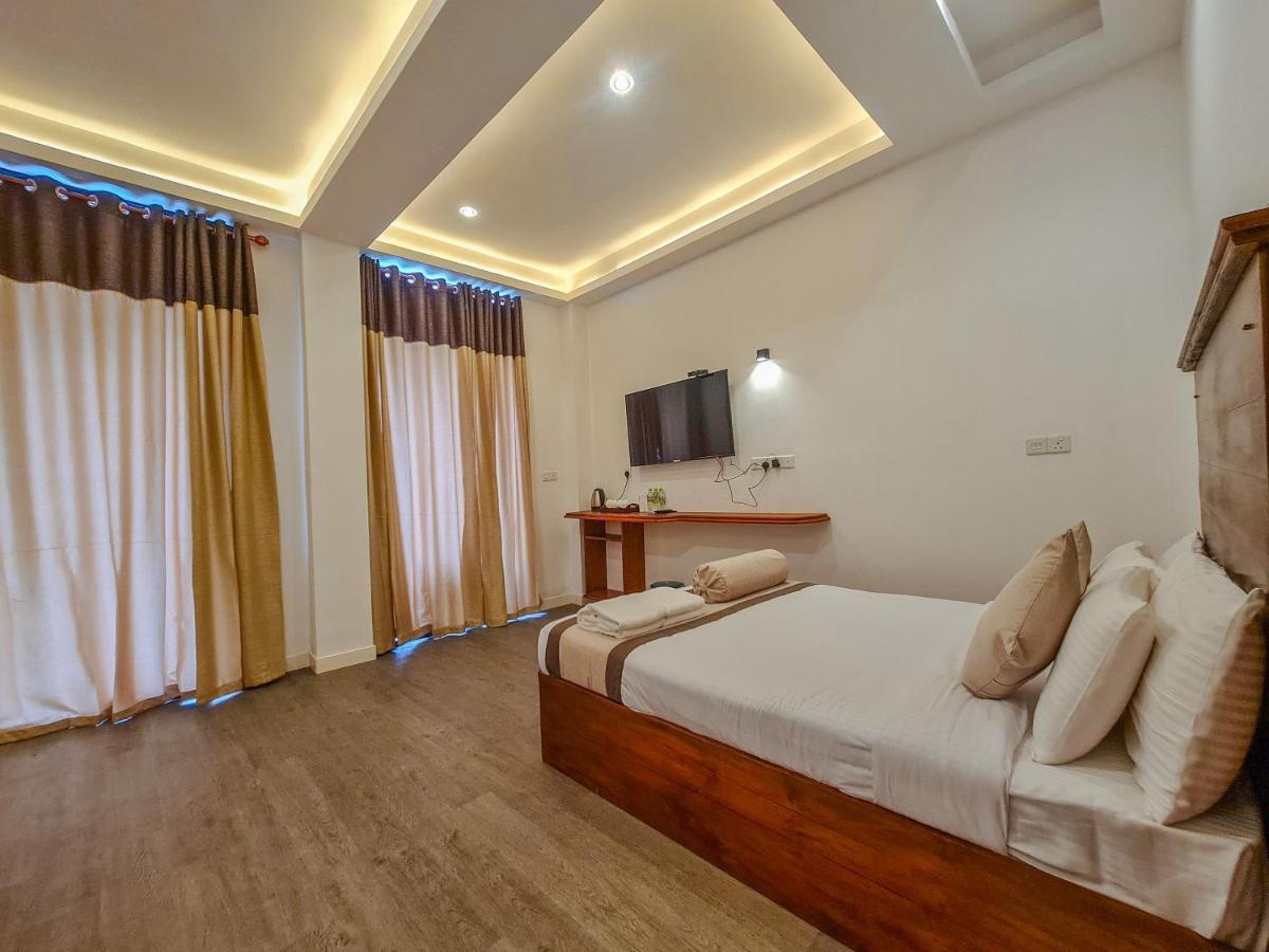 Top Rich Hotel Νουβάρα Ελίγια Εξωτερικό φωτογραφία