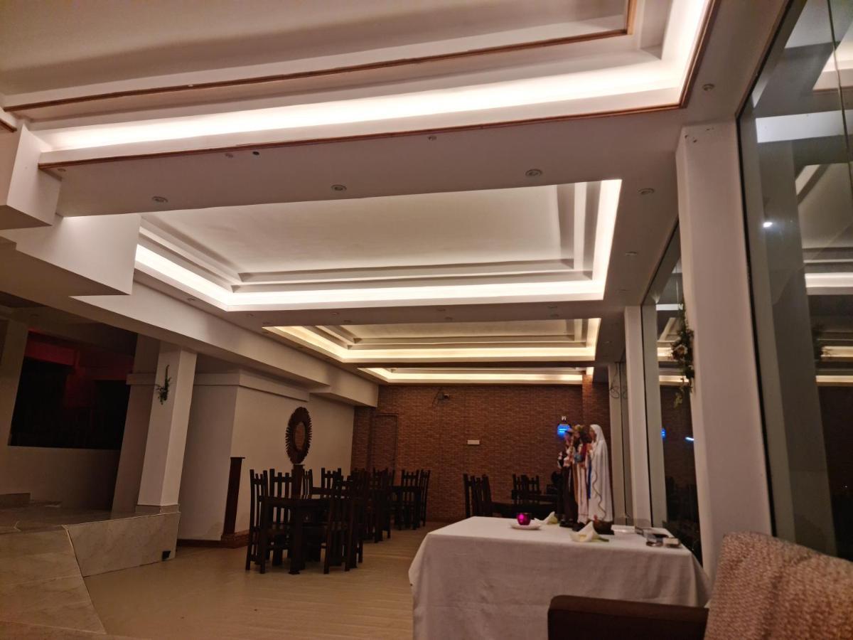 Top Rich Hotel Νουβάρα Ελίγια Εξωτερικό φωτογραφία