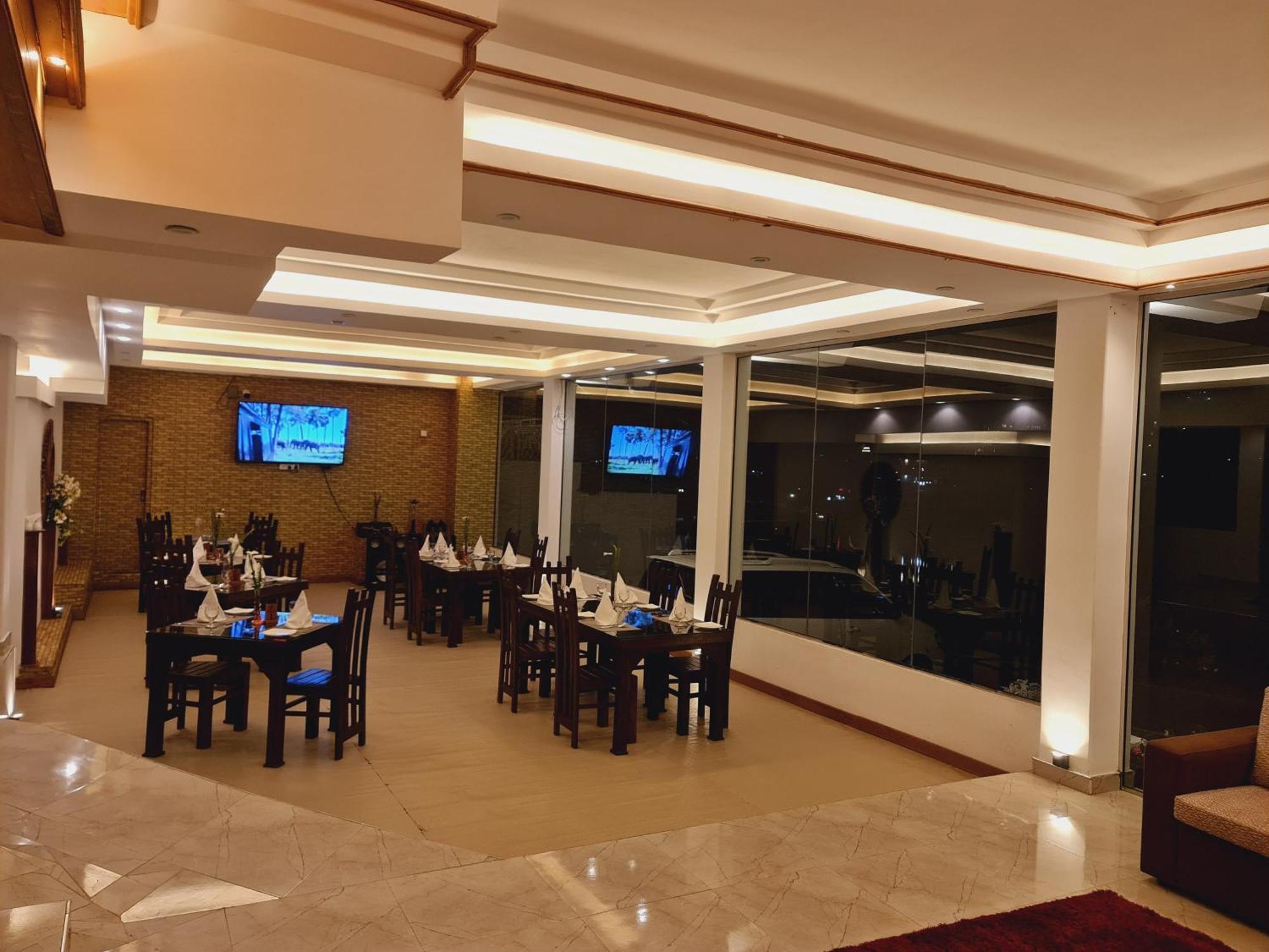 Top Rich Hotel Νουβάρα Ελίγια Εξωτερικό φωτογραφία