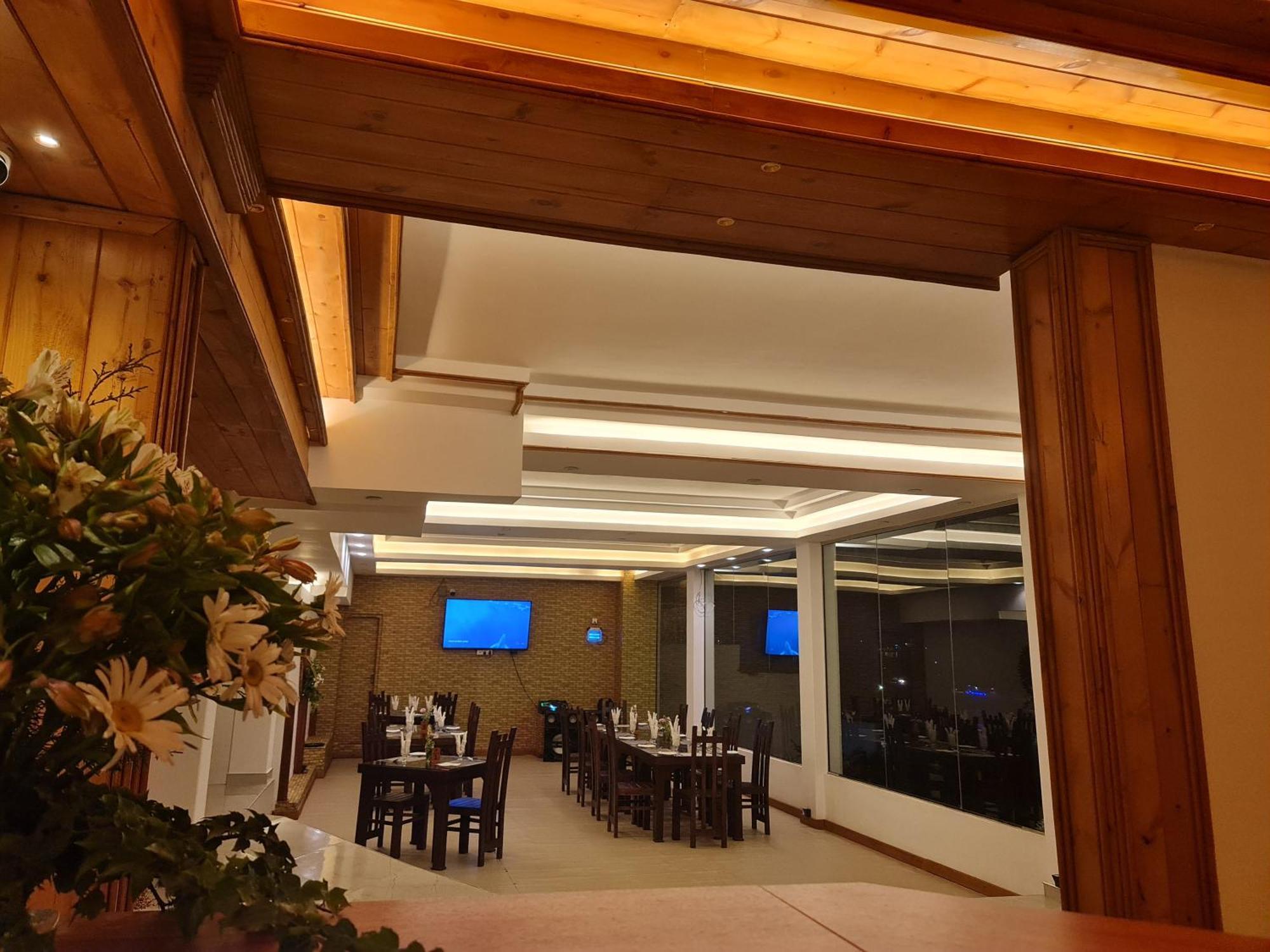 Top Rich Hotel Νουβάρα Ελίγια Εξωτερικό φωτογραφία
